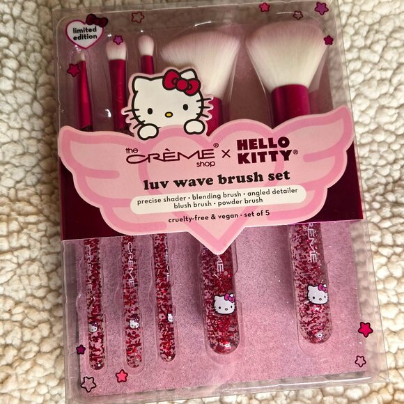 Hello Kitty x Creme Shop Luv Wave Makeup Brush Set Limited Edition - Picture 1 of 4